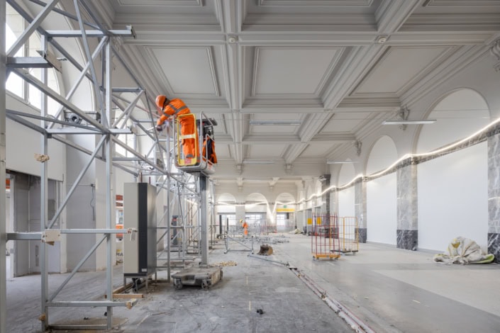 guichets postaux en cours de démontage