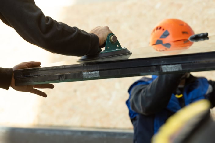 Édition de photo professionnelle en cours avec un fer à repasser sur une image large.