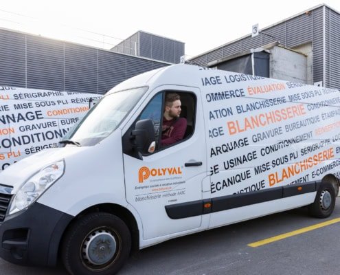 camion de livraison en partance pour la Suisse romande