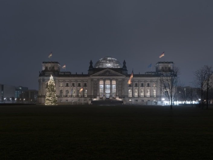 Bundestag à Berlin, surmonté d'une coupole