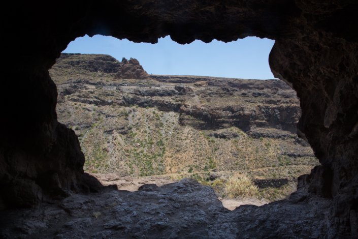 vue depuis l'intérieur d'une grotte